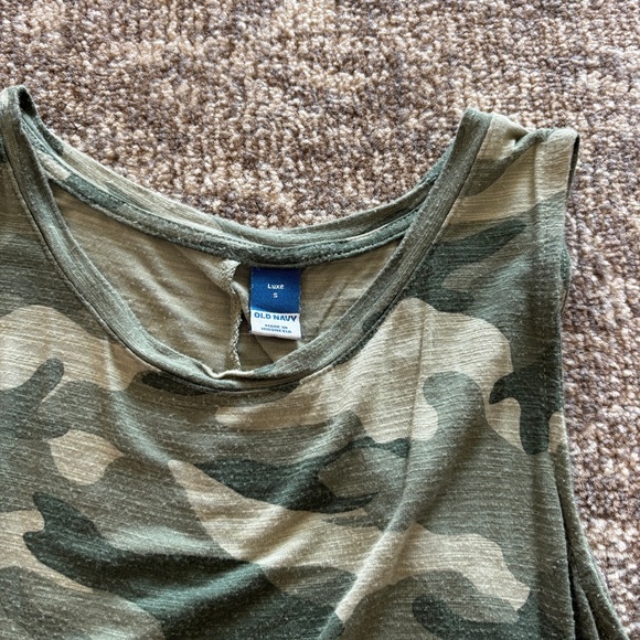 Old Navy | S high neck swing tank top camo print - Picture 2 of 5
